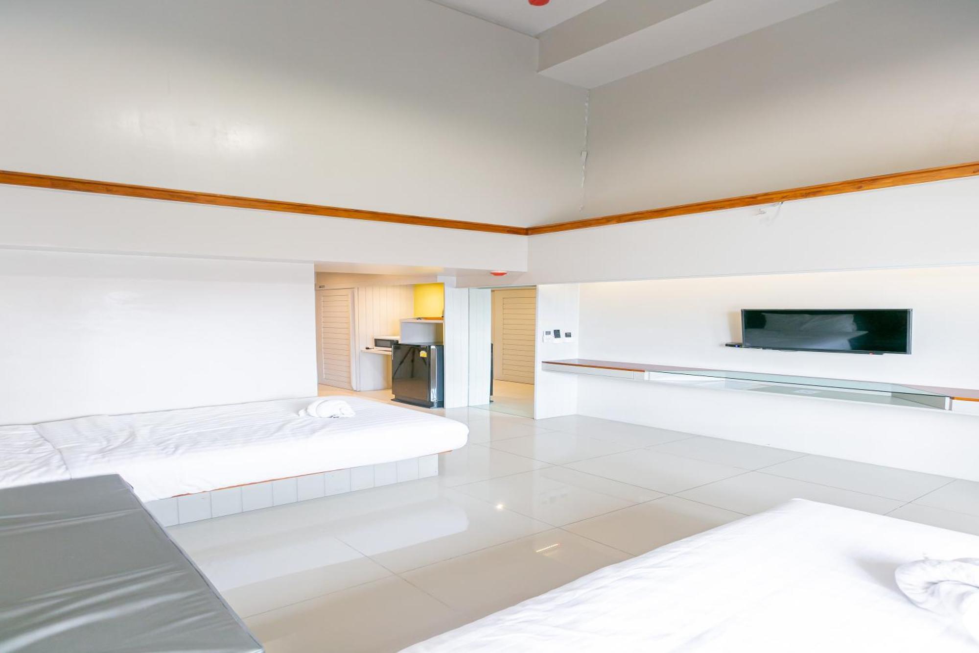 A Room Bangkok Sathorn Екстериор снимка