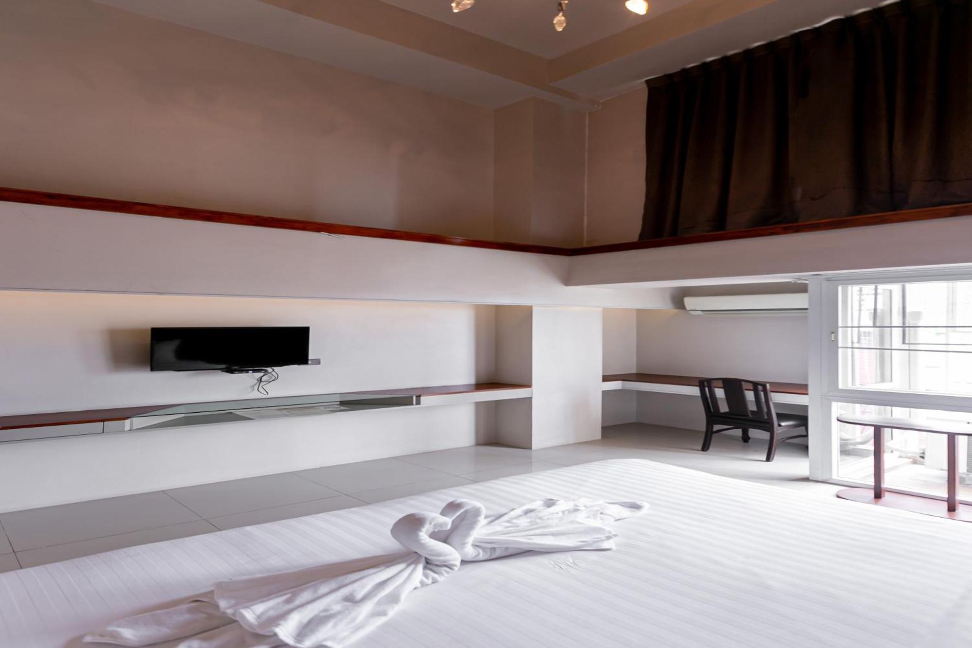 A Room Bangkok Sathorn Екстериор снимка