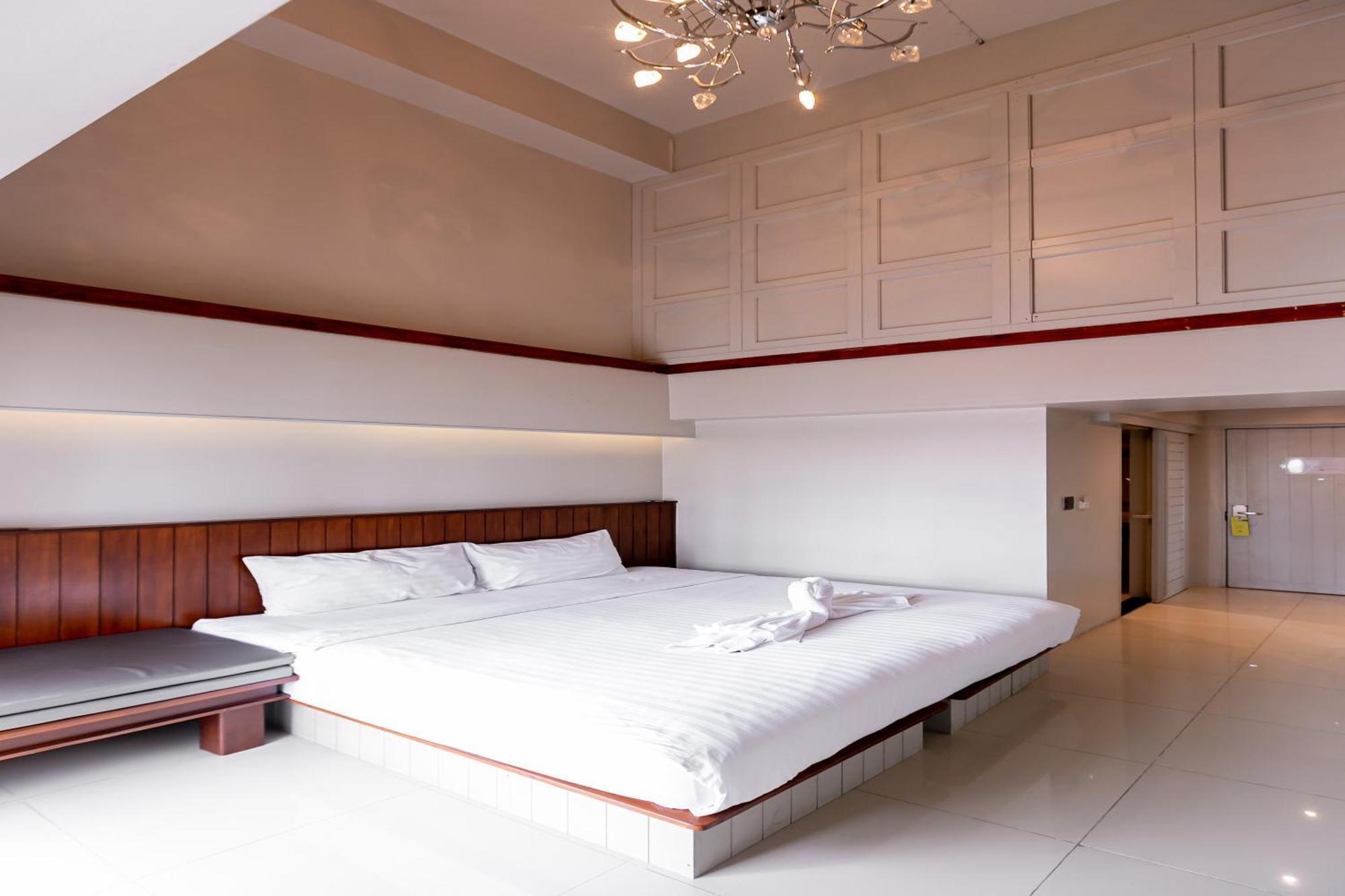 A Room Bangkok Sathorn Екстериор снимка