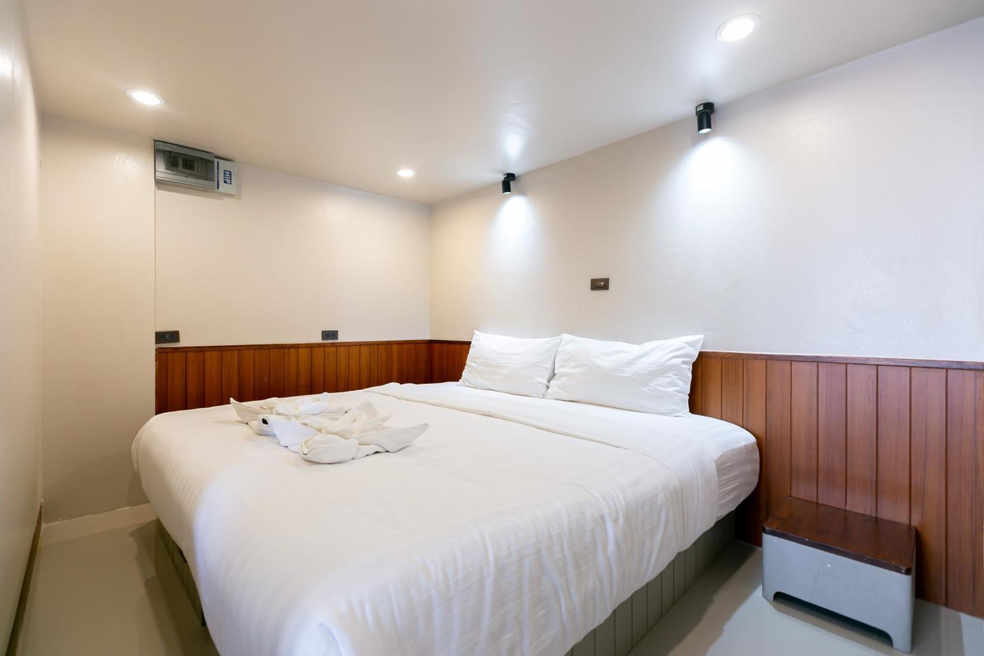 A Room Bangkok Sathorn Екстериор снимка
